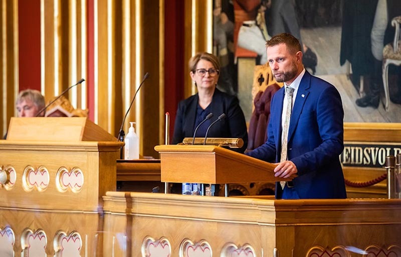 Bernt Høye på talerstolen i Stortinget