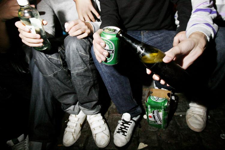 Stofrådgivningen: Unge bruger alkohol til selvmedicinering